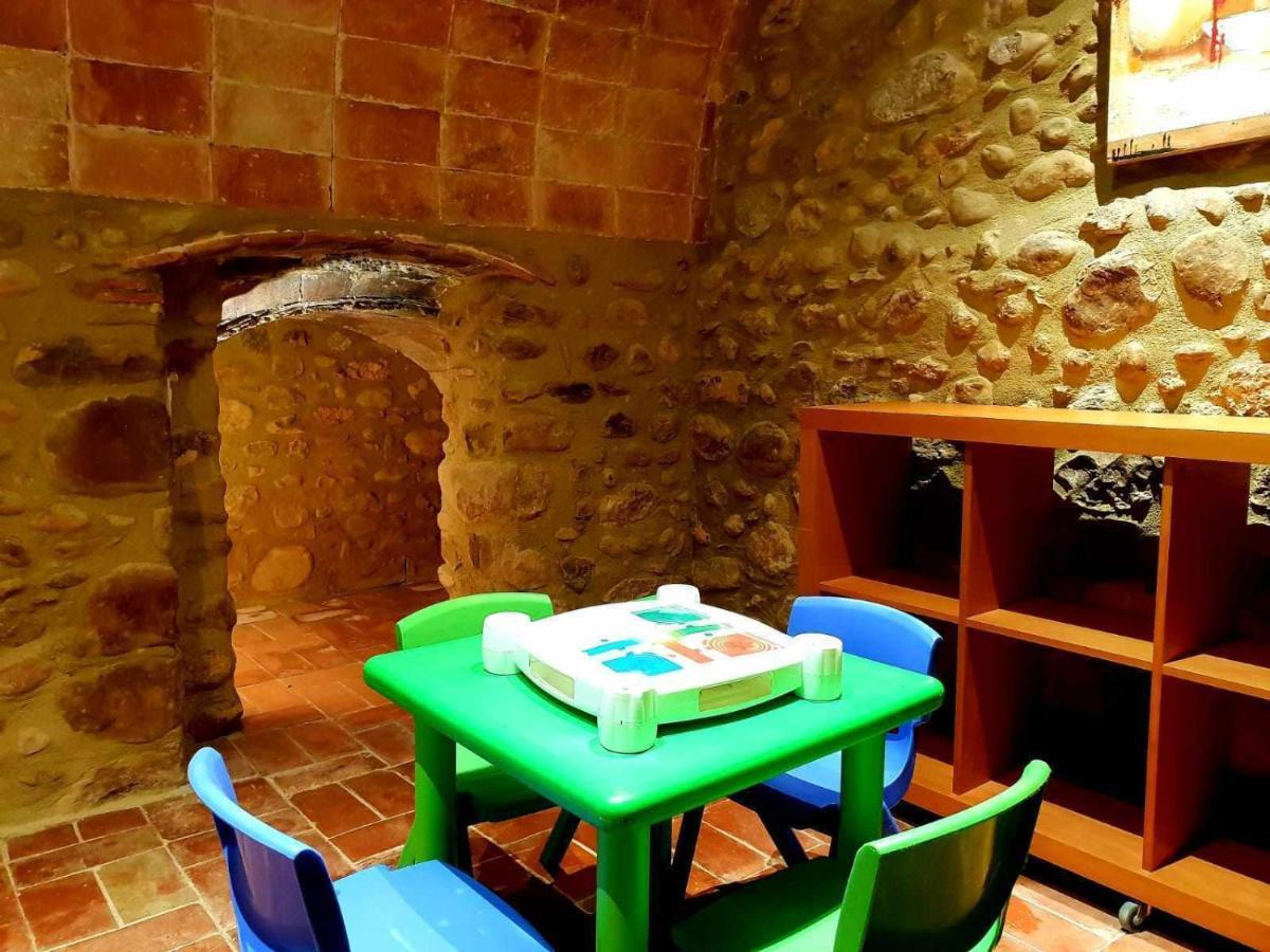 Masia Para Grupos Con Piscina Privada28 Pax Cabanelles Exterior photo